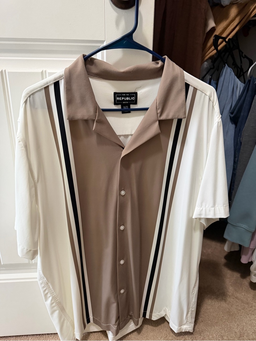 For The Republic Men’s Short-Sleeve Button-Down Shirt in Taupe and White
